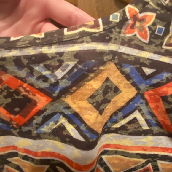 Delias Geometric Print Crop Top - Picture 3 of 4